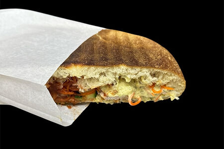 Шаурма маленькая в толстом лаваше