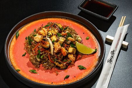 Стир Фрай рис с морепродуктами