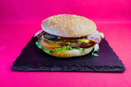 Биг бургер с яйцом пашот