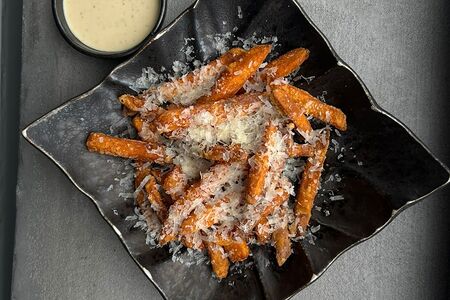 Хрустящий батат с трюфельным айоли