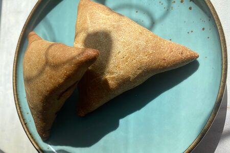 Цельно-зерновой пирожок с тыквой и курагой 