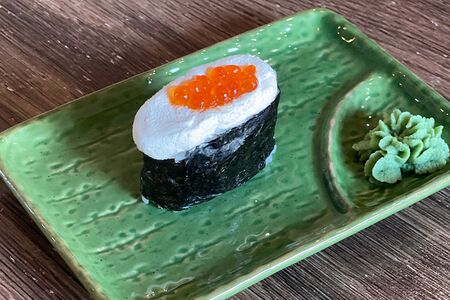 Суши Филадельфия с икрой