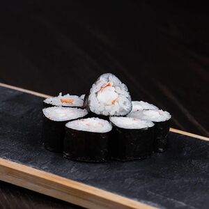 Мини ролл с креветкой и манго