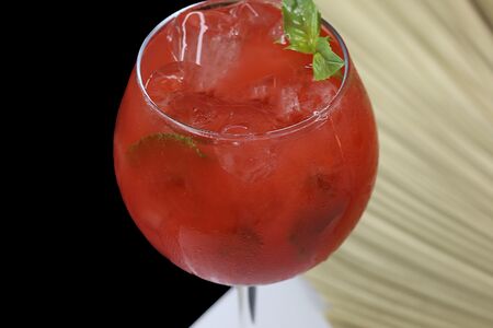 Лимонад Персик-базилик