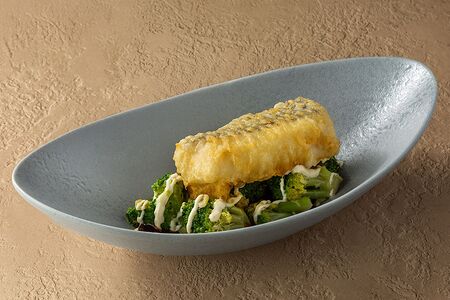 Треска с брокколи и соусом пармеджано