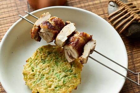 Фермерский цыпленок, кабачок, соус летний