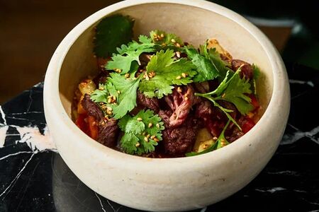 Говядина с овощами и манго