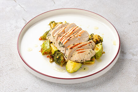 Стейк из индейки с овощами