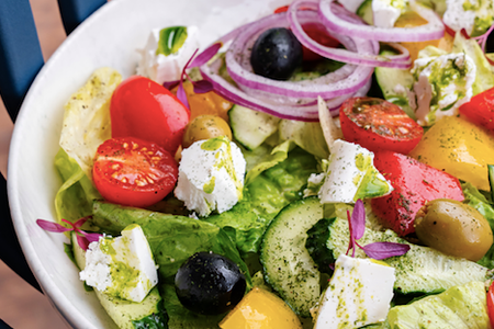 Греческий салат с сербской брынзой