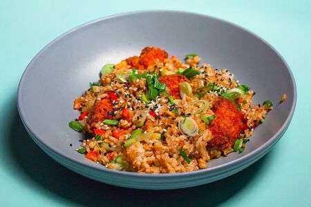 Жареный рис с курицей