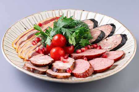 Ассорти домашних колбас 