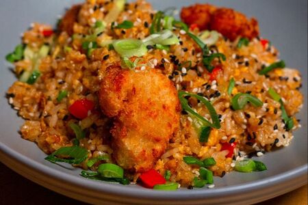 Жареный рис с креветкой