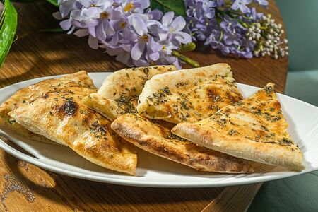 Фокачча с чесноком и орегано