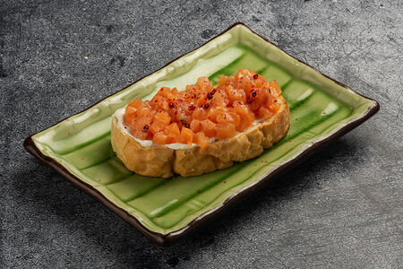 Брускетта с крем-чиз и лососем