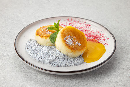 Сырники с маковым кремом и манговым кули