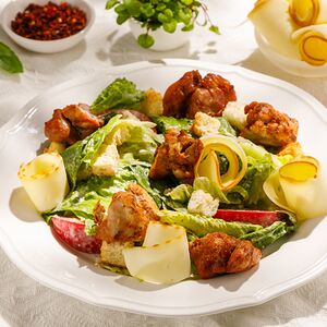 Теплый салат с курой и копченым сулугуни