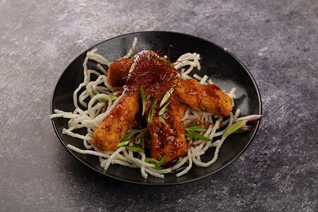 Окунь темпура в соусе тонкацу