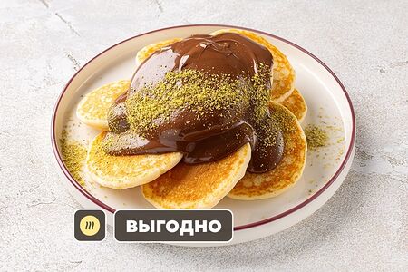 Большая порция панкейков с шоколадно-ореховой пастой Нутелла
