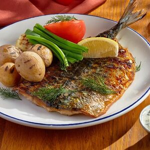 Скумбрия на гриле с печеными овощами