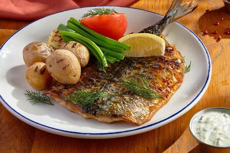 Скумбрия на гриле с печеными овощами