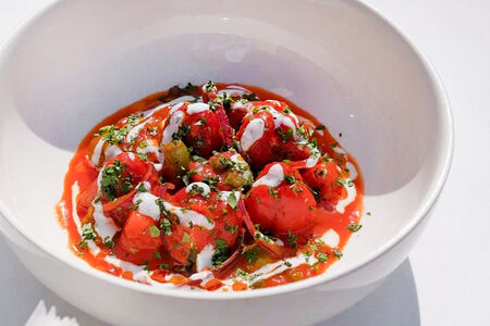 Фаршированные перцы пикильо с ягненком и греческим йогуртом