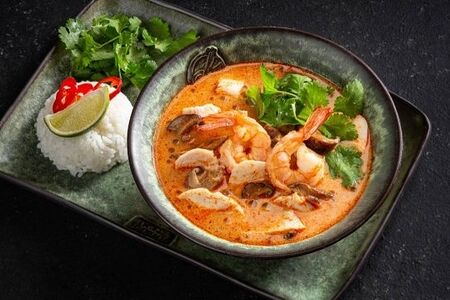 Японский суп том ям с креветками