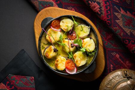 Шампиньоны с сыром в сливочном соусе 