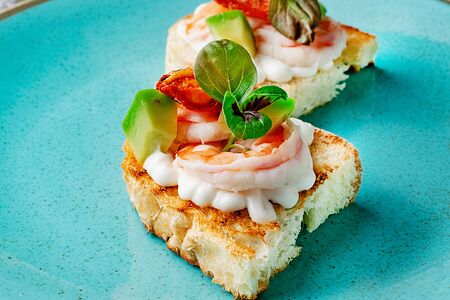 Брускетта с Тигровой креветкой