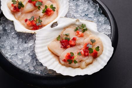 Севиче из морского гребешка с клубникой