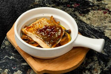 Cеверный чир в соусе унаги с цукини и шампиньонами