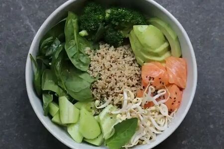 Боул с лососем и киноа