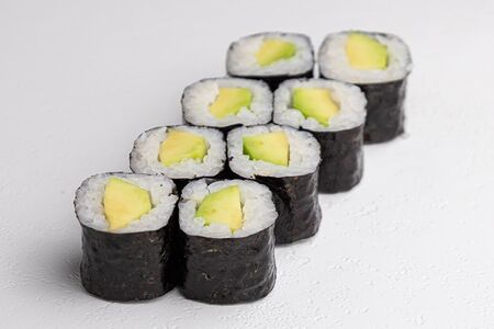 Ролл с авокадо