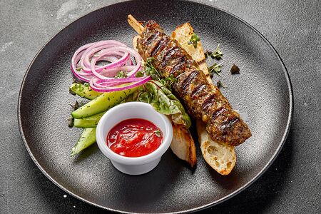 Кебаб из говядины с копченым сыром