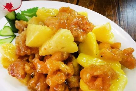 D03 Курица в кисло-сладком соусе с ананасами