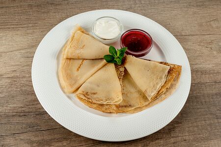 Блины со сметаной