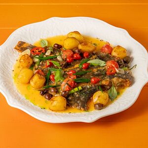 Камбала с лимонным соусом и оливками