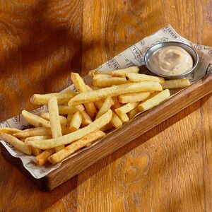 Картофель фри с розмариновой солью