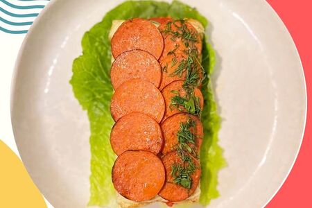 Омлет с сулугуни и пепперони