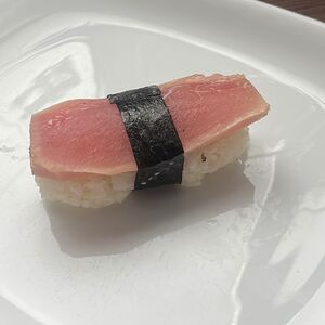 Суши с тунцом