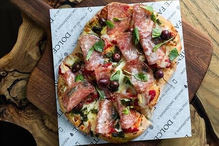 Салями милано с камамбером и песто