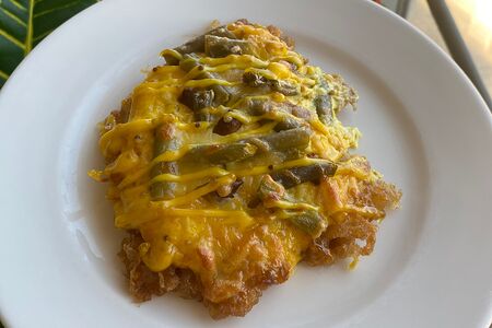 Отбивная из курицы с фасолью и опятами