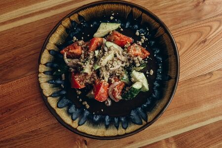 Салат из помидоров и орехов