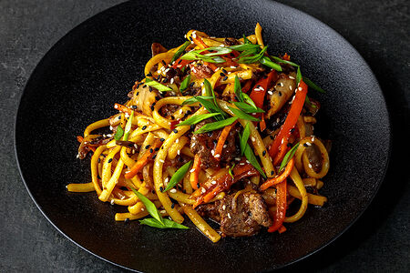 Удон с кимчи и говядиной