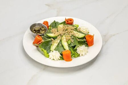 Салат с лососем