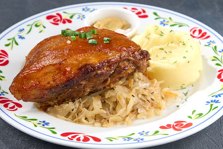 Рулька Шляхетская с картофельным пюре