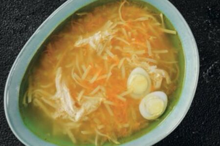 Домашний куриный суп с лапшой