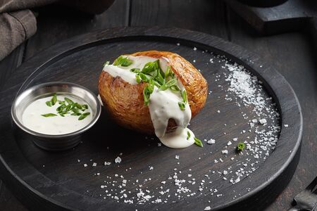 Запеченный картофель с маслом 