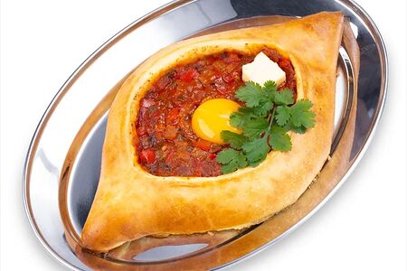 Хачапури по-аджарски шакшука