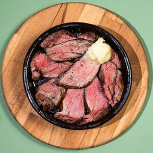 Говяжья вырезка с томленым говяжьим маслом