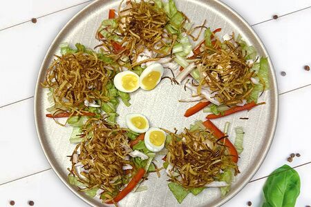 Салат с копчёной курицей и картофелем пай